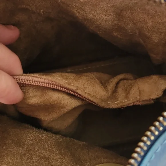 Pratesi Firenze blue fine Italian leather Crossbody. EUC. Apx 7 x 6.5 x 3. - Picture 4 of 6